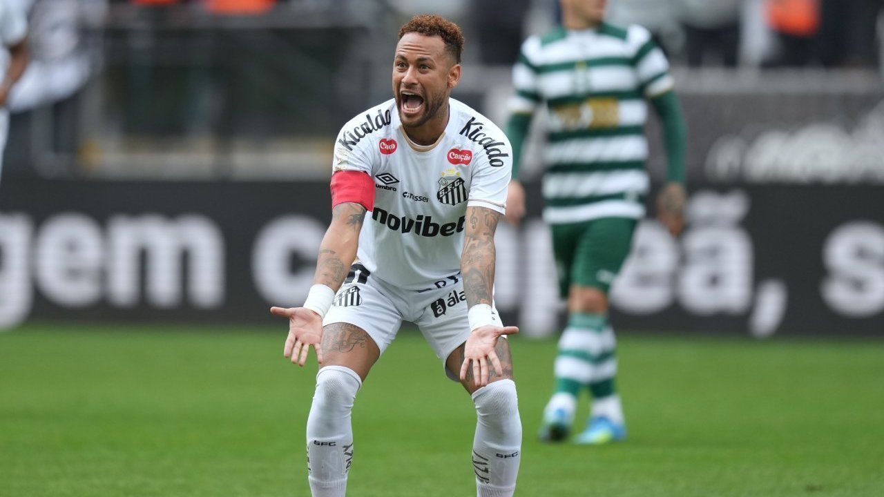 Apes! Baru Dipanggil Timnas Brasil ke Piala Dunia 2026, Neymar Malah Cedera Lagi di Santos