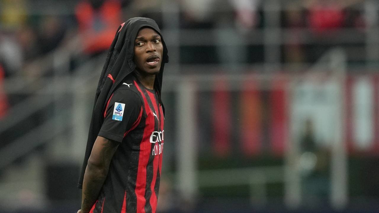 Blak-blakan Ingin Cabut dari AC Milan, Rafael Leao Lempar Kode Keras ke Man Utd, Tapi Begini Kata Fabrizio Romano