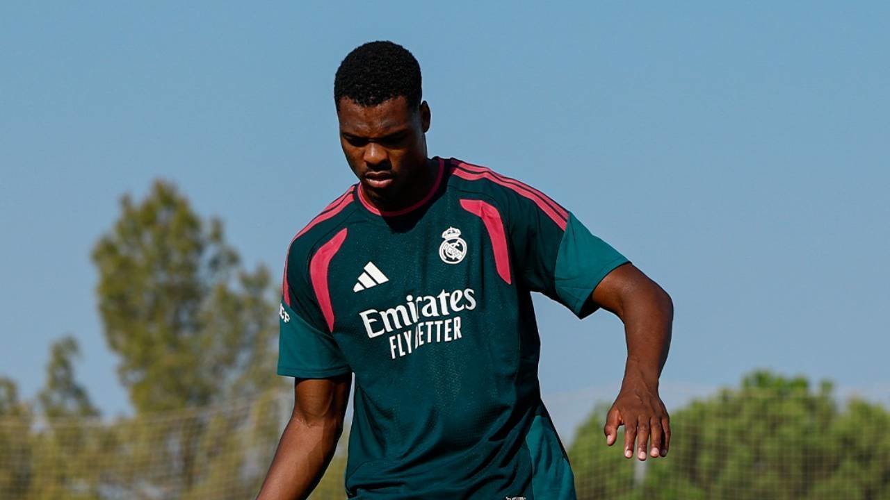 Denzel Dumfries Bangga Jadi Pemain Real Madrid, Siap Berjuang di Era Jose Mourinho