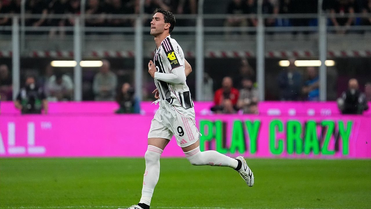 Manchester United Incar Dusan Vlahovic, Disiapkan Jadi Pengganti Joshua Zirkzee?