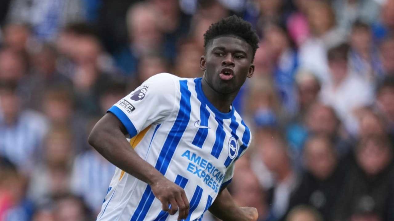 Susunan Lini Tengah Terkuat Manchester United dengan Carlos Baleba